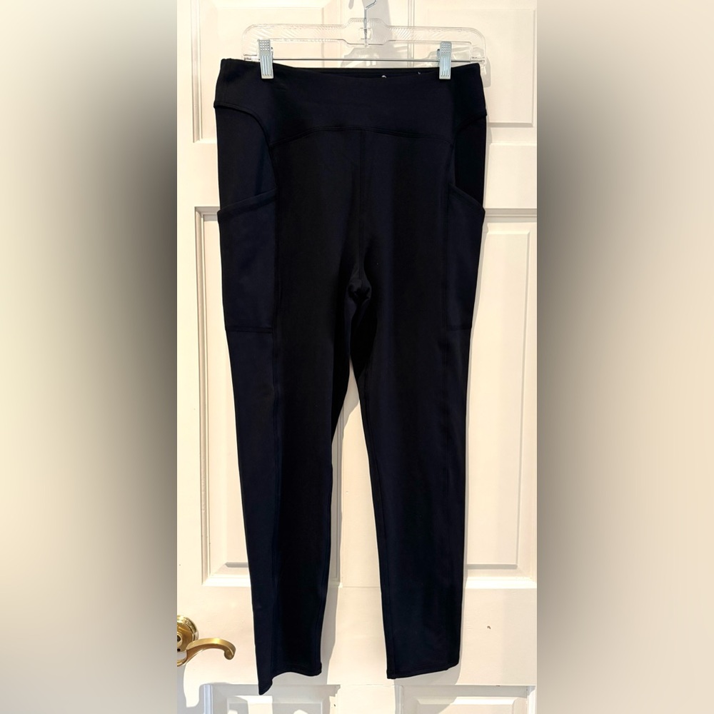 SO Sporty Black 7/8 Leggings with Pockets – Size Large (NWOT) - Picture 4 of 16